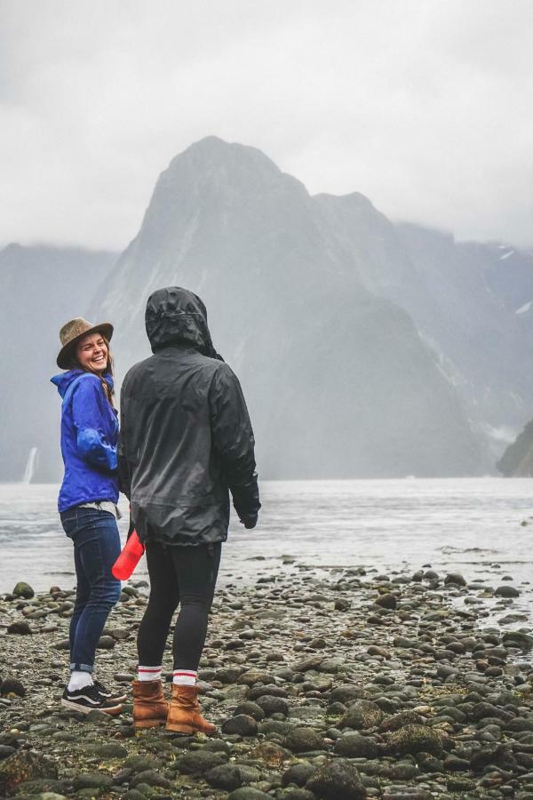 蒂阿瑙湖 Lone Moose Backpackers旅舍 外观 照片
